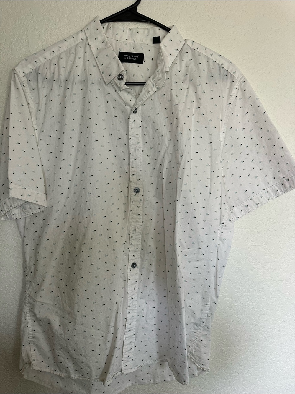 7 Diamonds White Short-Sleeve Button-Down with Tiny pattern